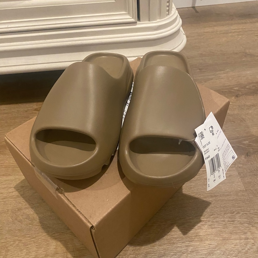 Yeezy slide size 6 (adult) color: Ochre